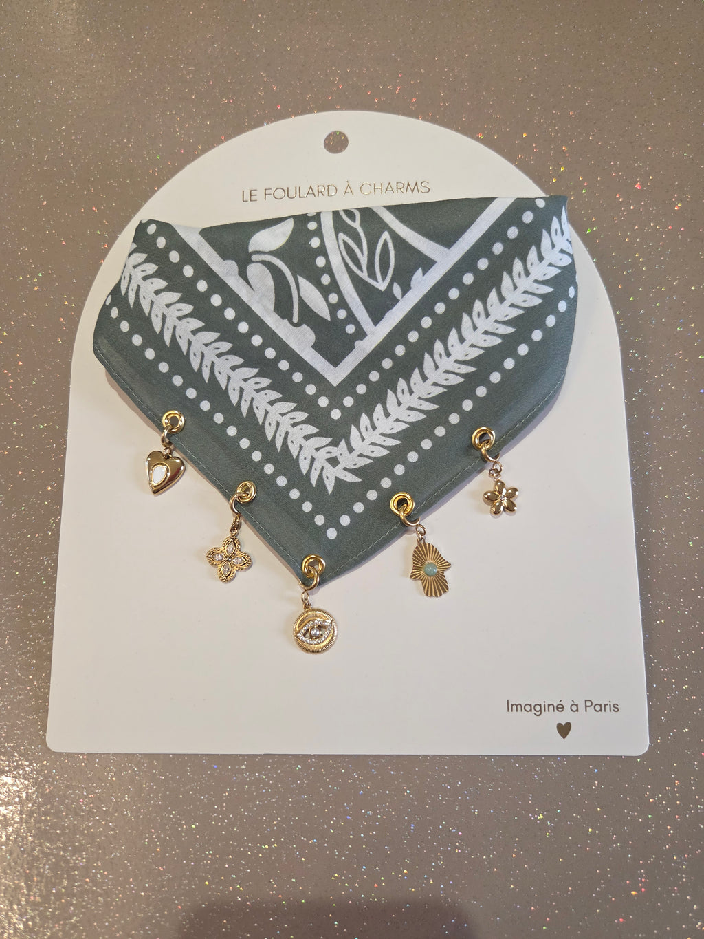 Foulard à charms