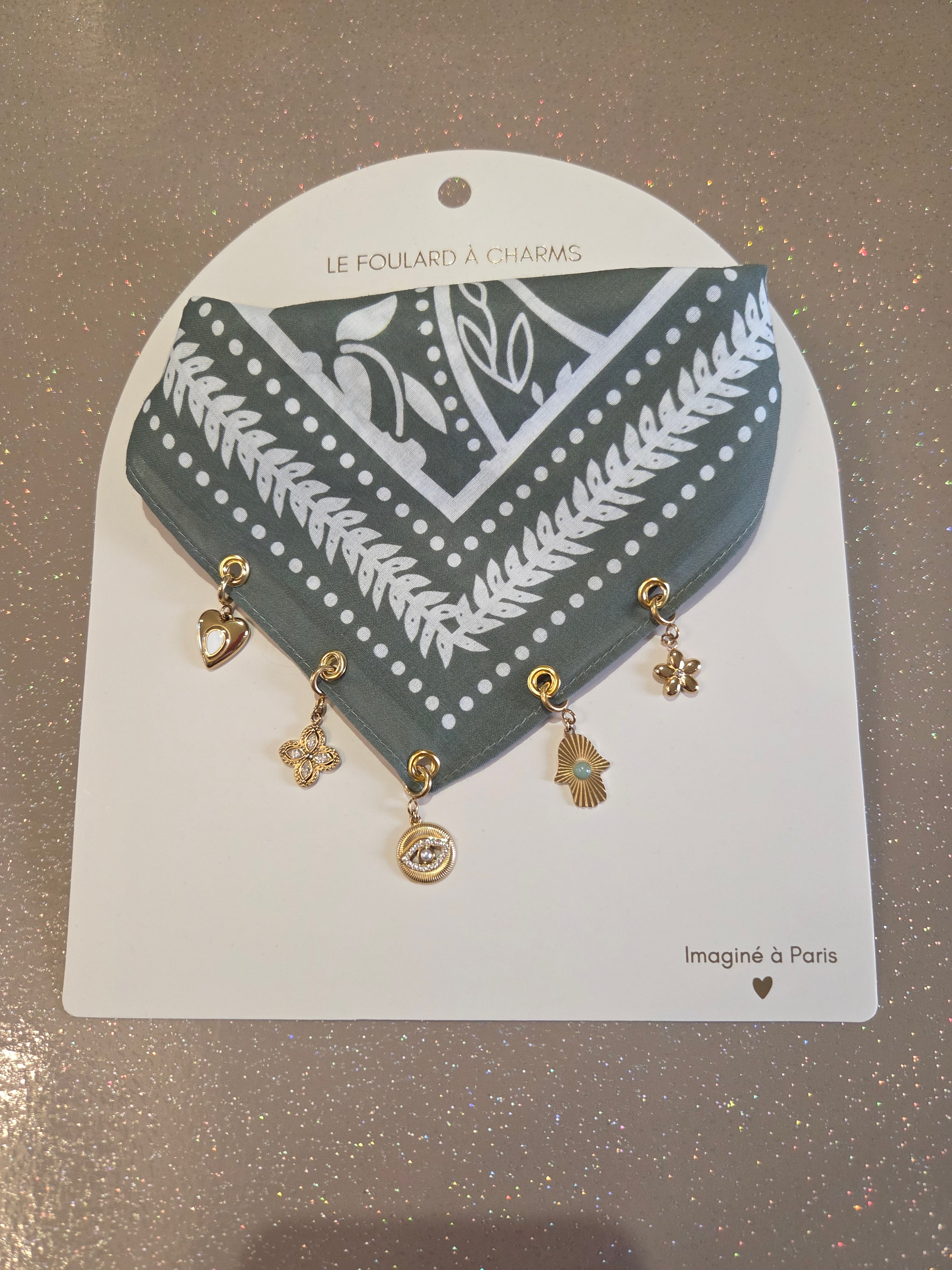 Foulard à charms