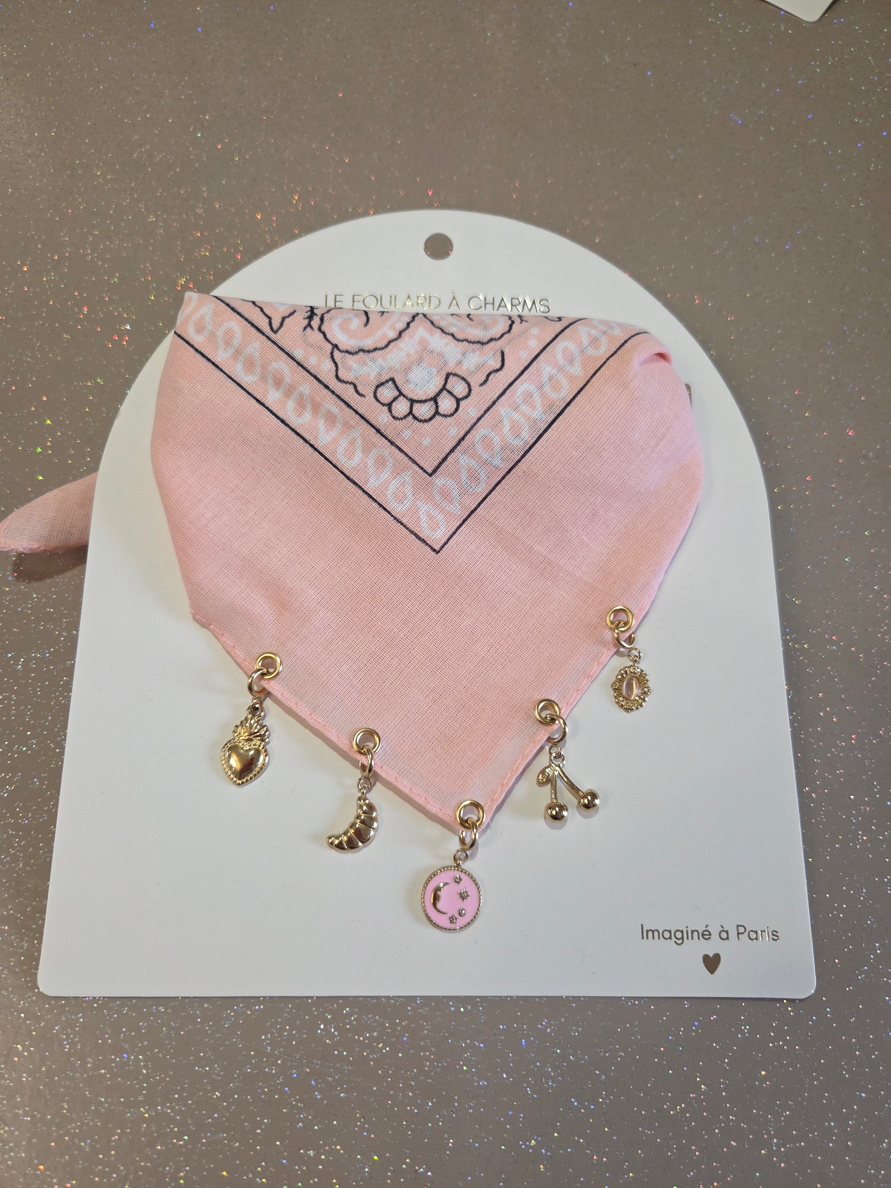 Foulard à charms