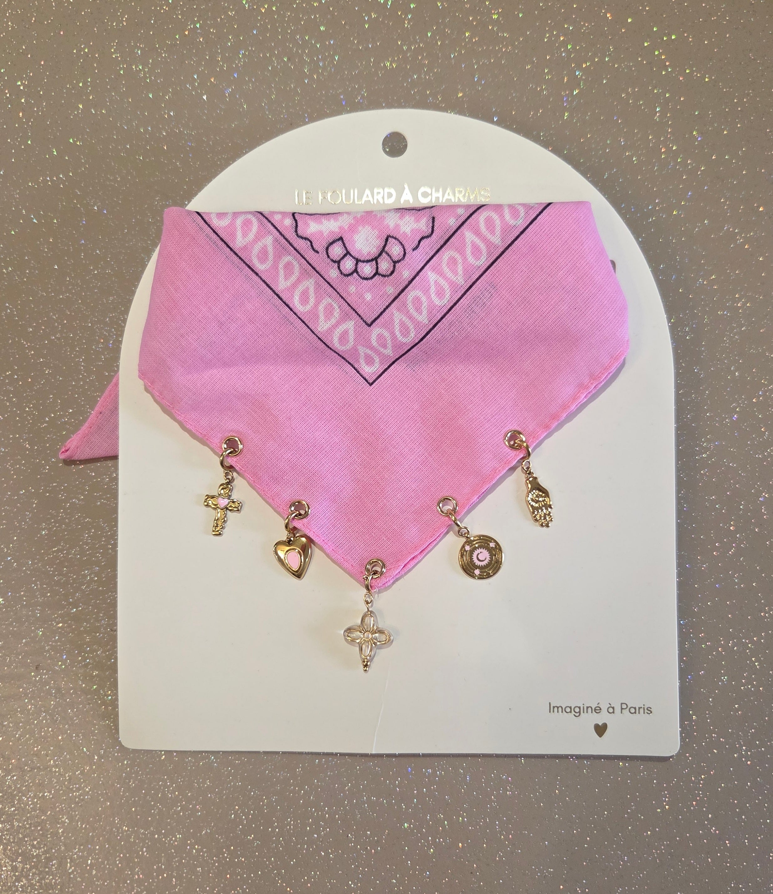Foulard à charms