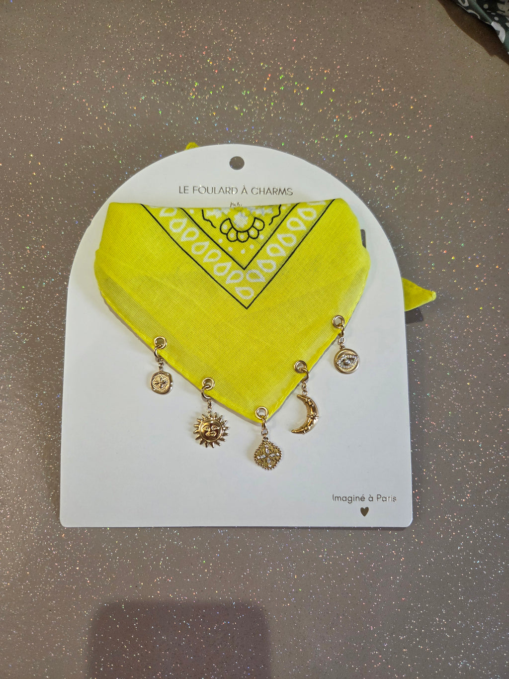 Foulard à charms