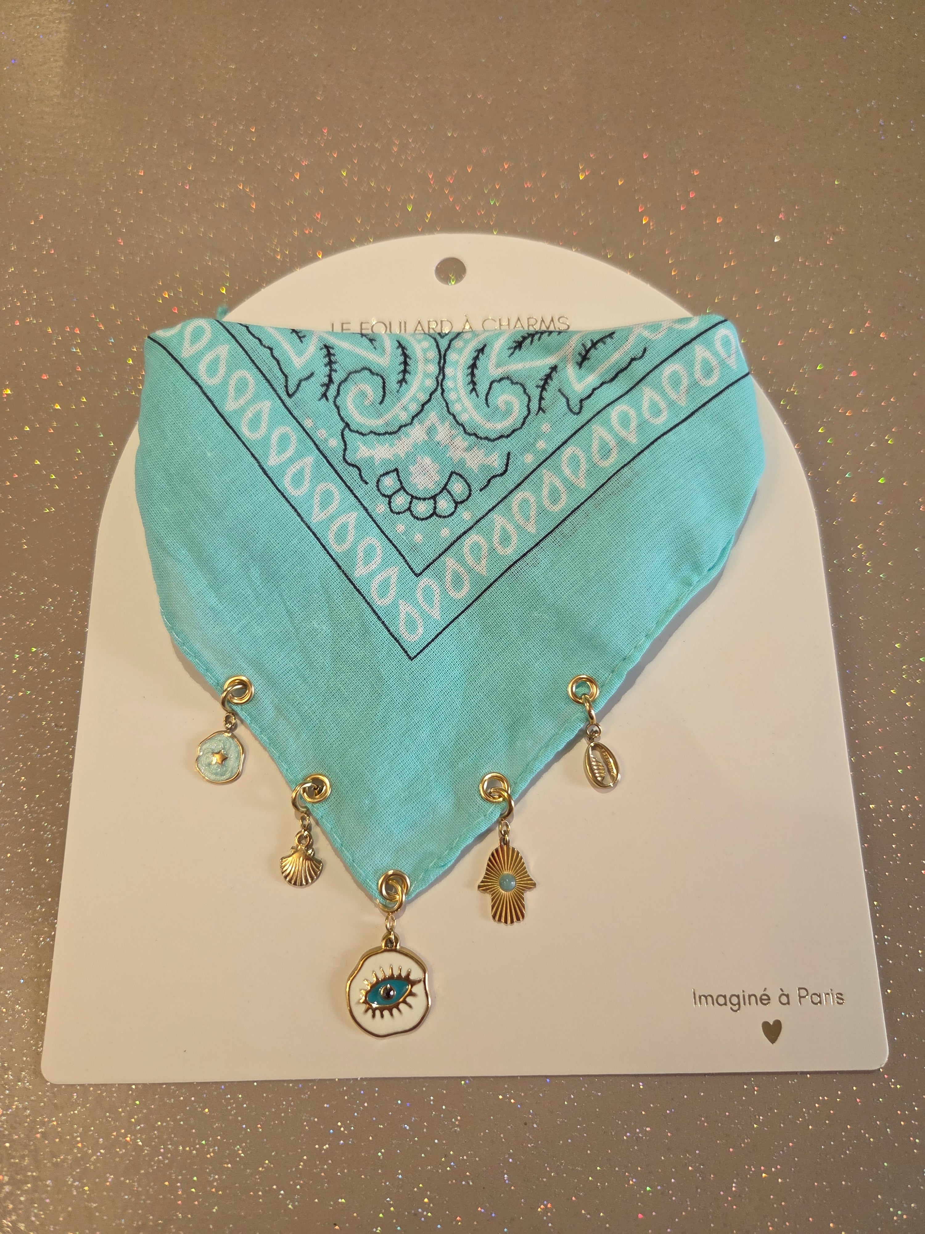 Foulard à charms