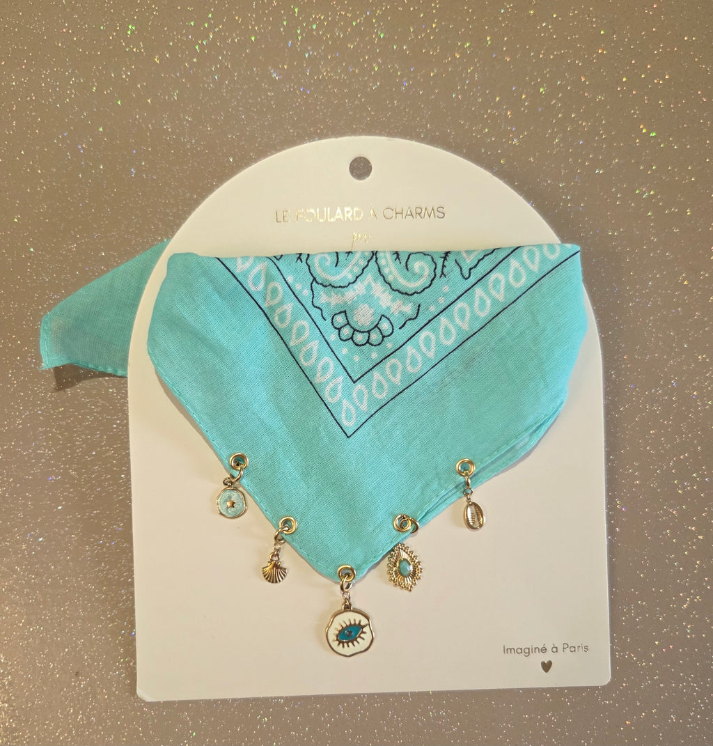 Foulard à charms