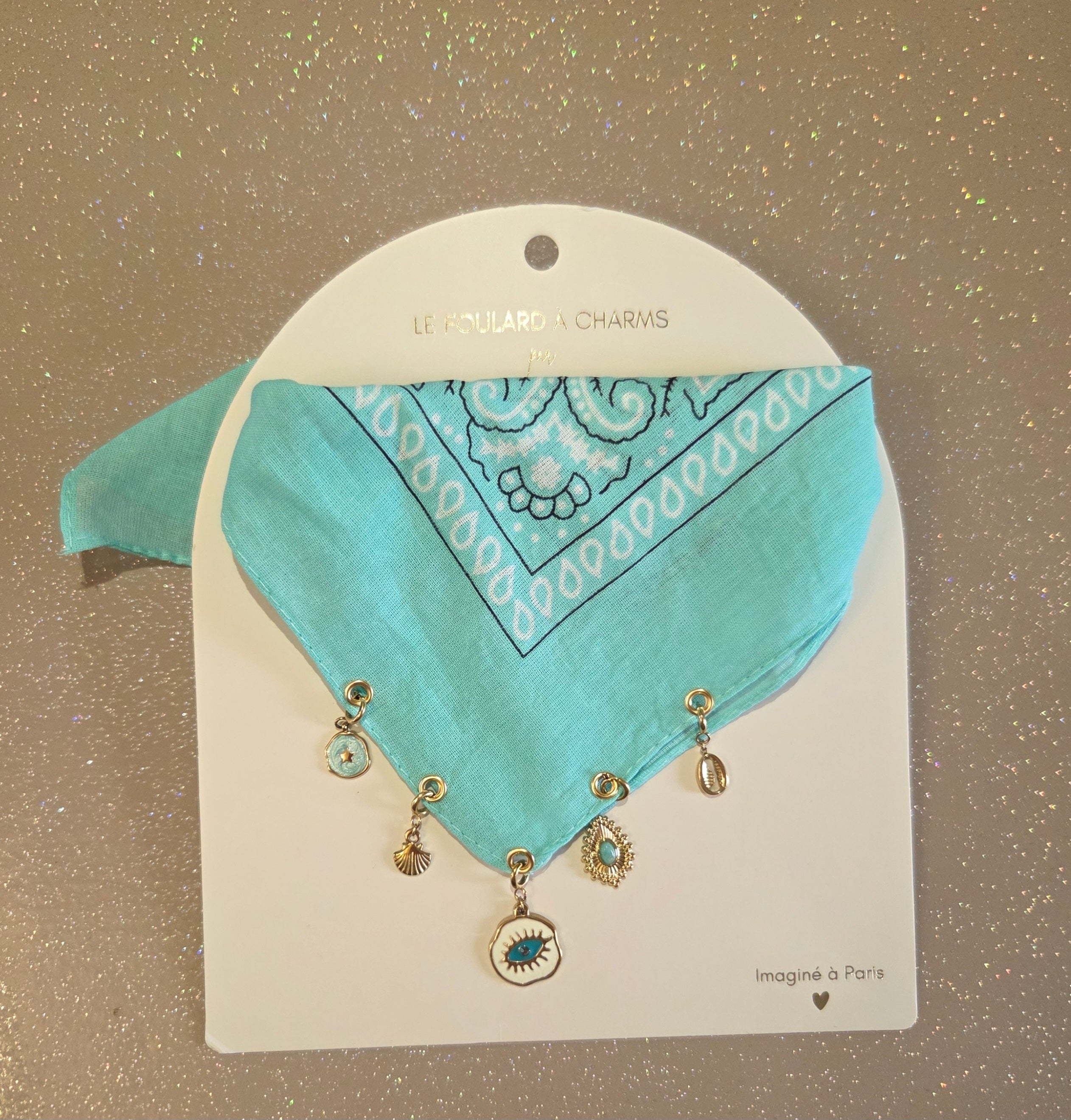 Foulard à charms