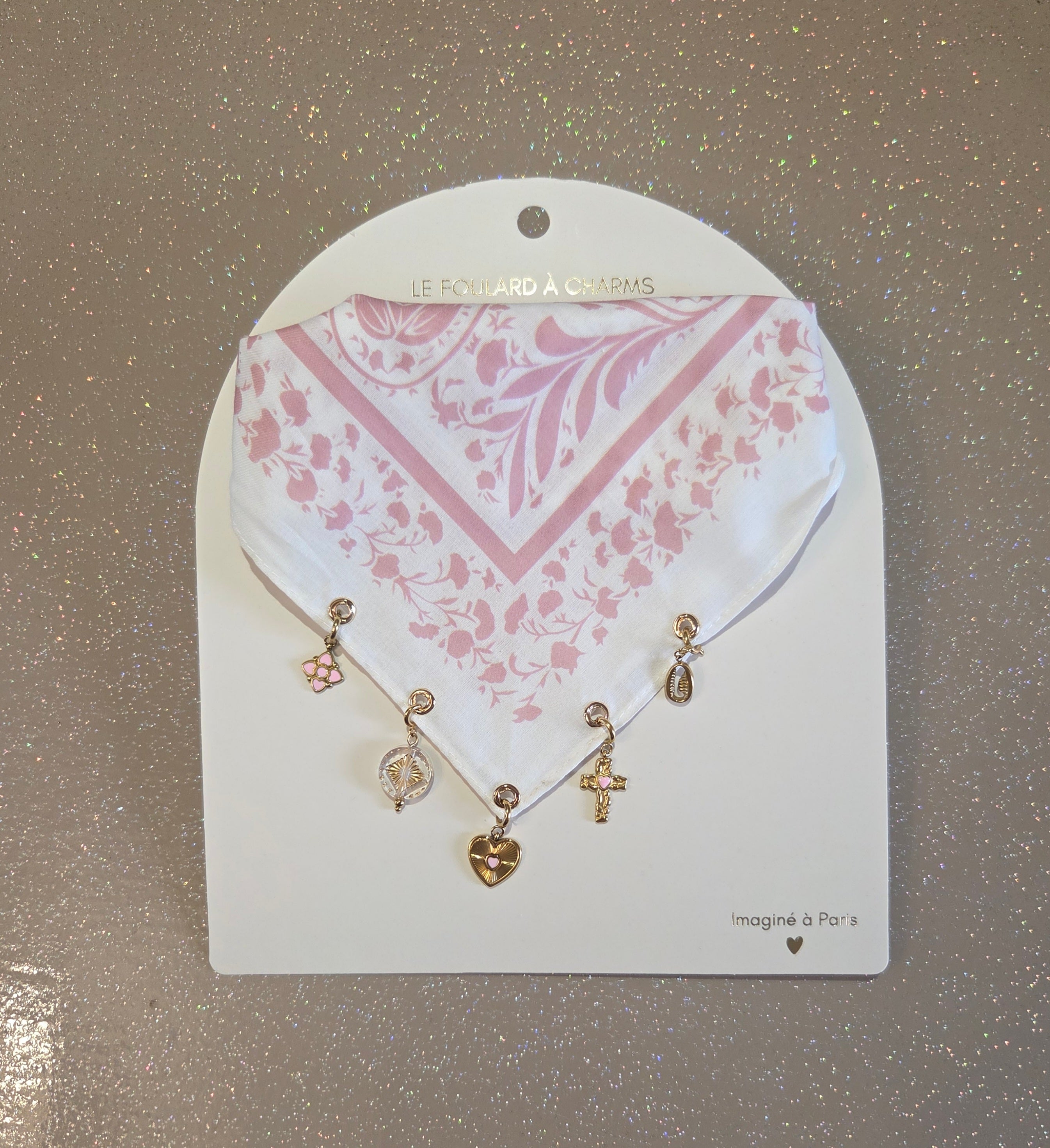 Foulard à charms
